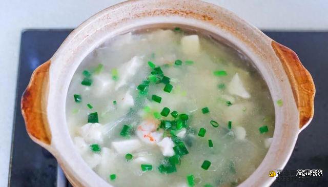 夏季，宁可不吃肉，也要多喝这3种汤，清热解暑